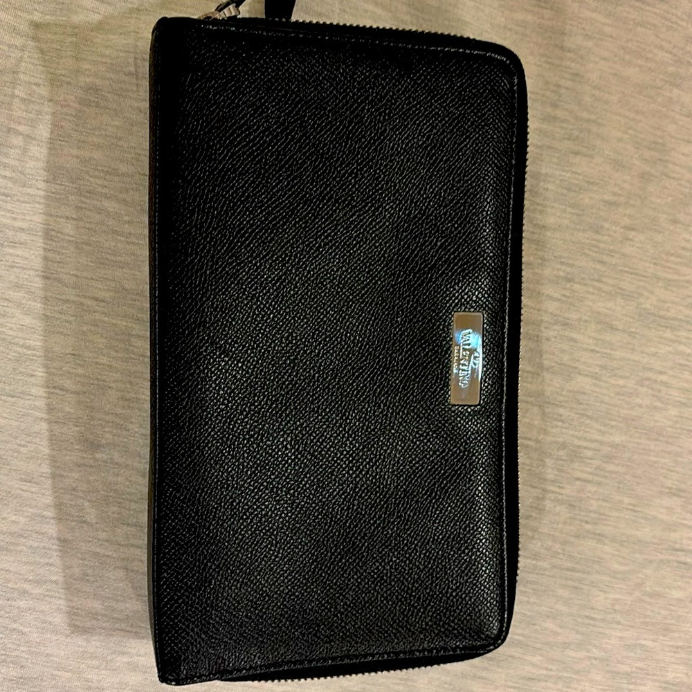 This black Valentino wallet has never been used. It has 2 zipper compartments